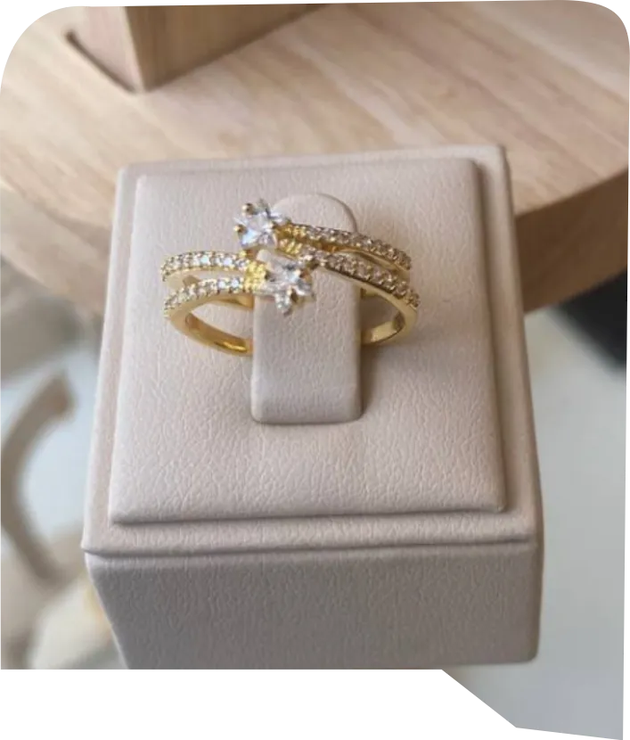 Zircon ring with a star